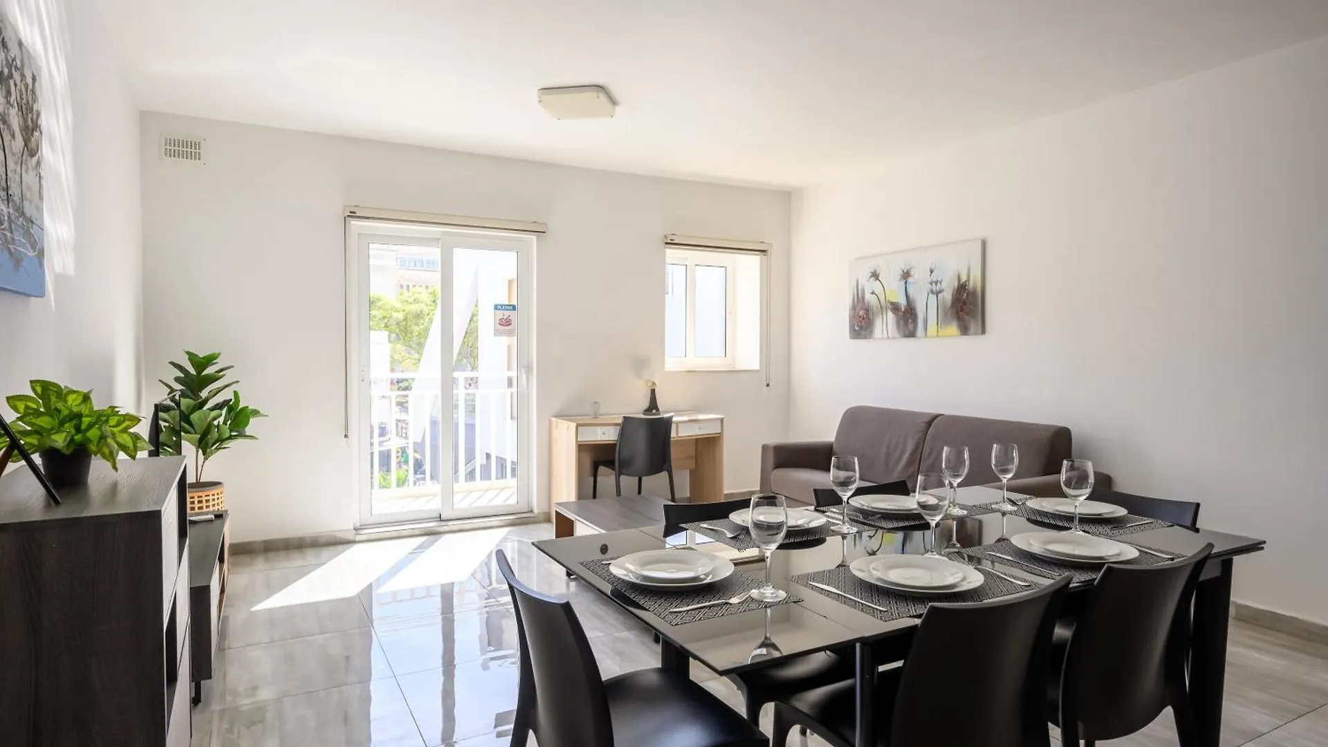 F9 Room 2, Private Room Two Single Beds Shared Bathroom In Shared Flat Msida 0*,  Malta