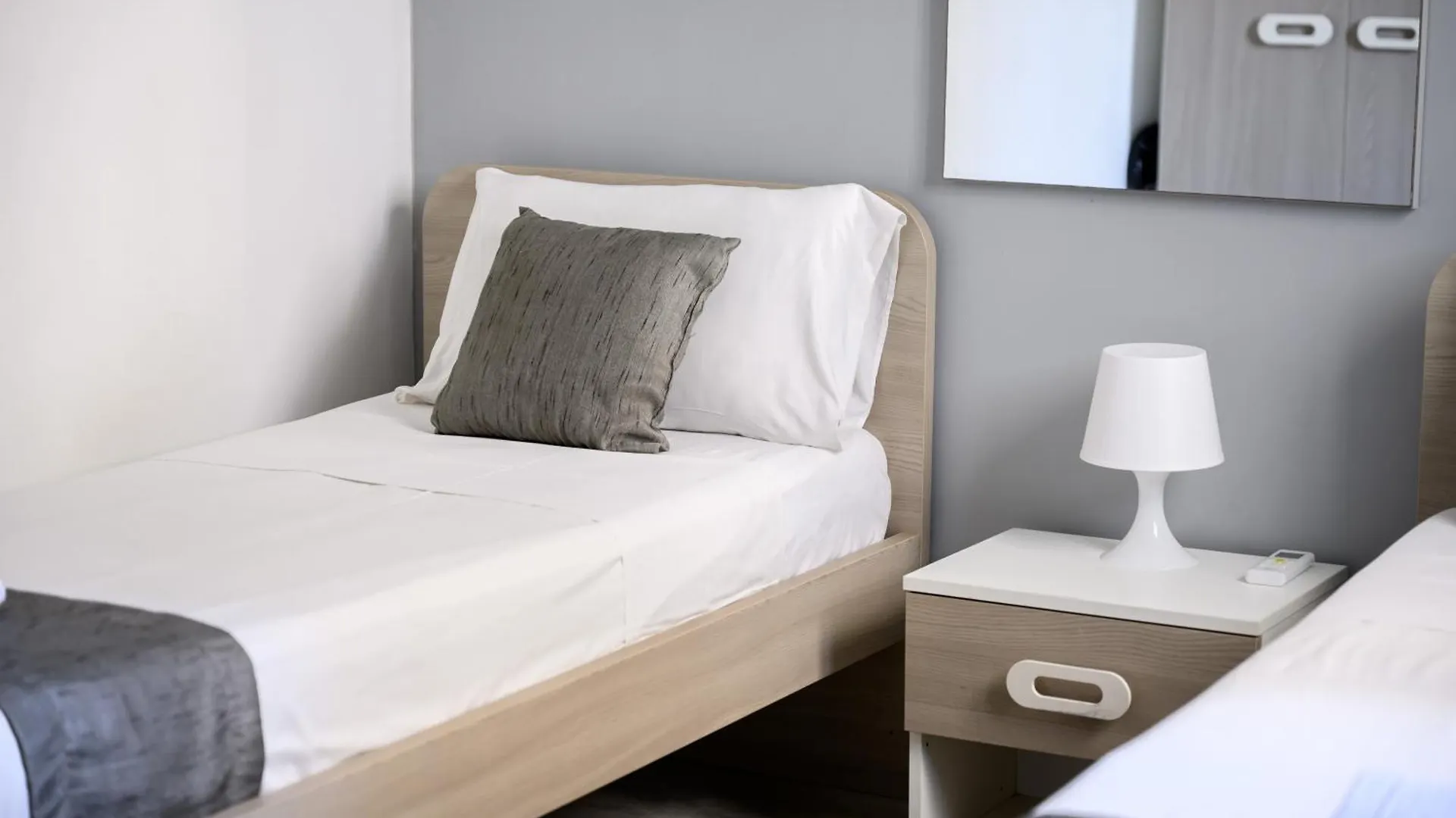 F9 Room 2, Private Room Two Single Beds Shared Bathroom In Shared Flat Msida Accommodatie bij particulieren