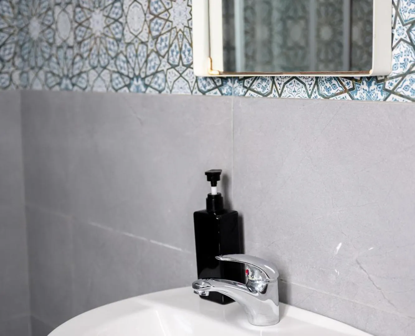 F9 Room 2, Private Room Two Single Beds Shared Bathroom In Shared Flat Msida Homestay