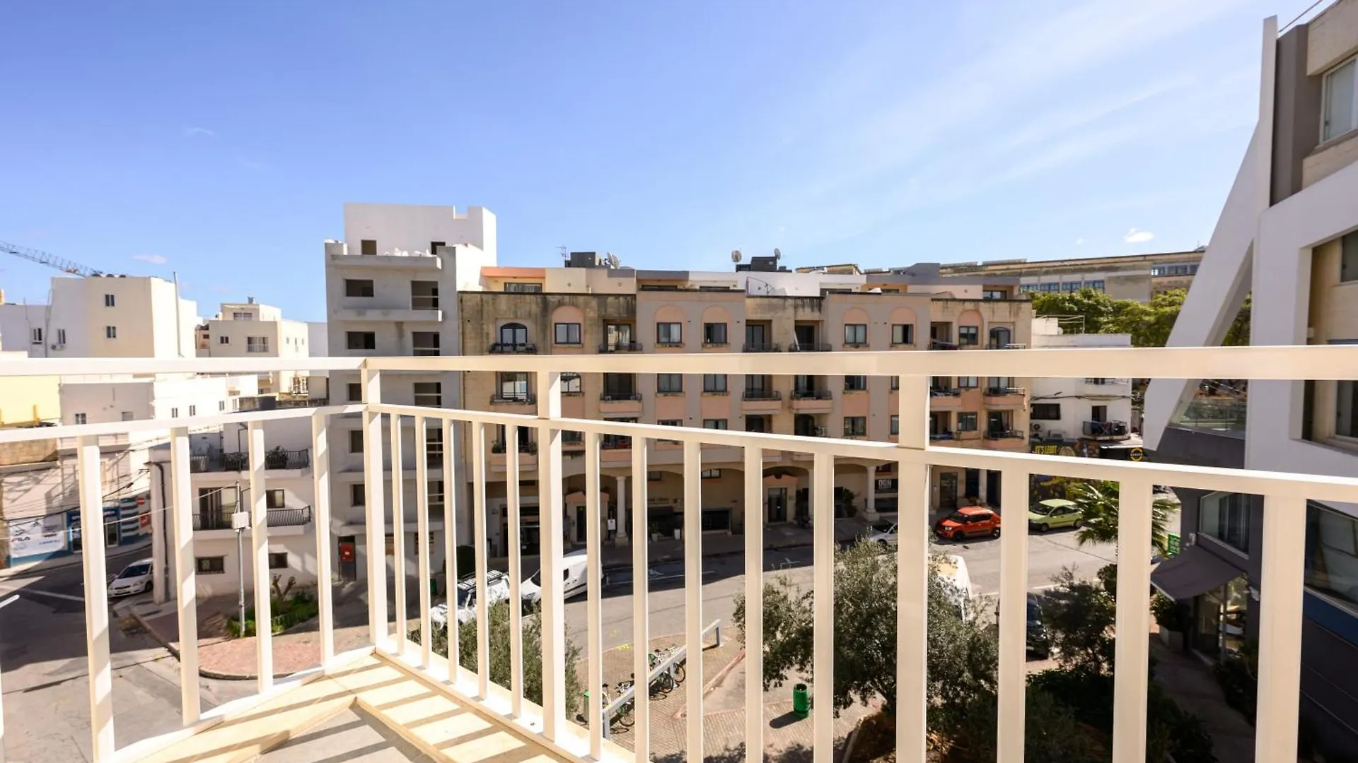 F9 Room 2, Private Room Two Single Beds Shared Bathroom In Shared Flat Msida Malta