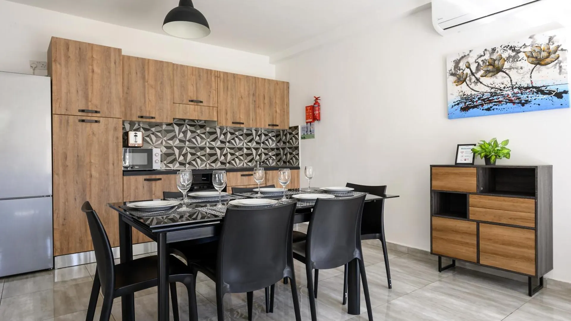 F9 Room 2, Private Room Two Single Beds Shared Bathroom In Shared Flat Msida 0*,  Malta