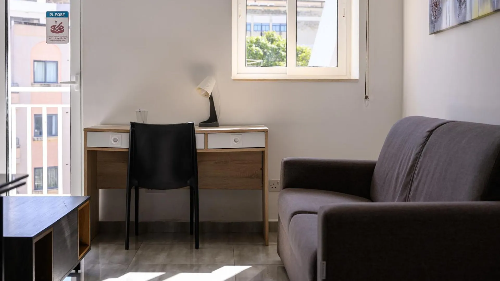 F9 Room 2, Private Room Two Single Beds Shared Bathroom In Shared Flat Msida