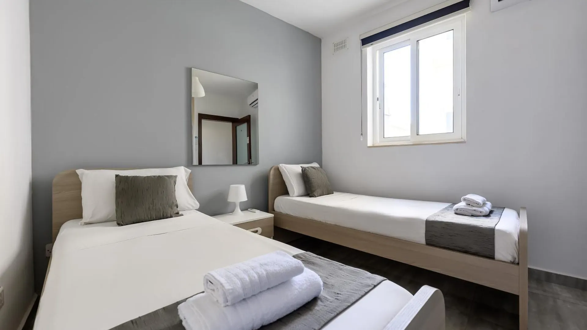 F9 Room 2, Private Room Two Single Beds Shared Bathroom In Shared Flat Msida